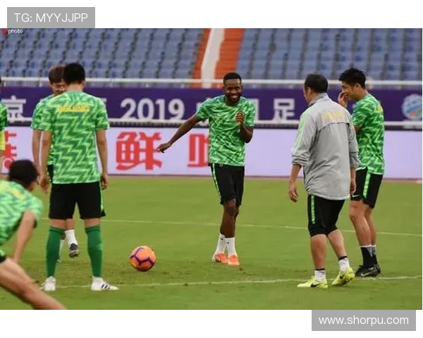 金玟哉称墨西哥锋线球员表现出色 强调与新队友的化学反应至关重要 金玟哉称墨西哥锋线球员表现出色 强调与新队友的化学反应至关重要