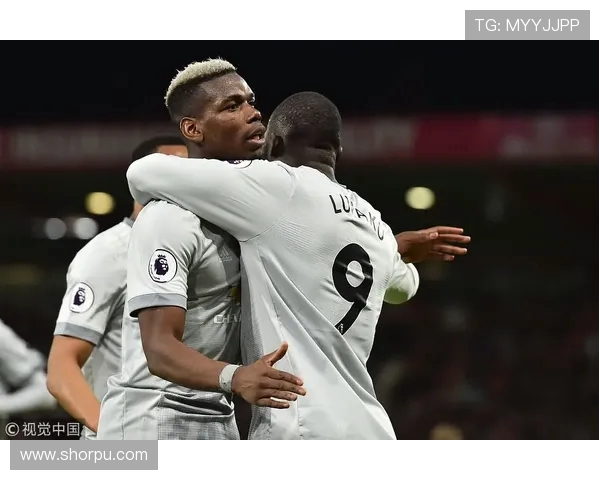 舒梅切尔赛后与拉门斯深情拥抱并祝贺曼联球员展现友情与荣耀 舒梅切尔赛后与拉门斯深情拥抱并祝贺曼联球员展现友情与荣耀